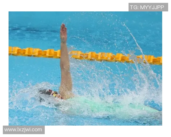 仰泳基本技巧详解与训练方法提升游泳水平的关键要素